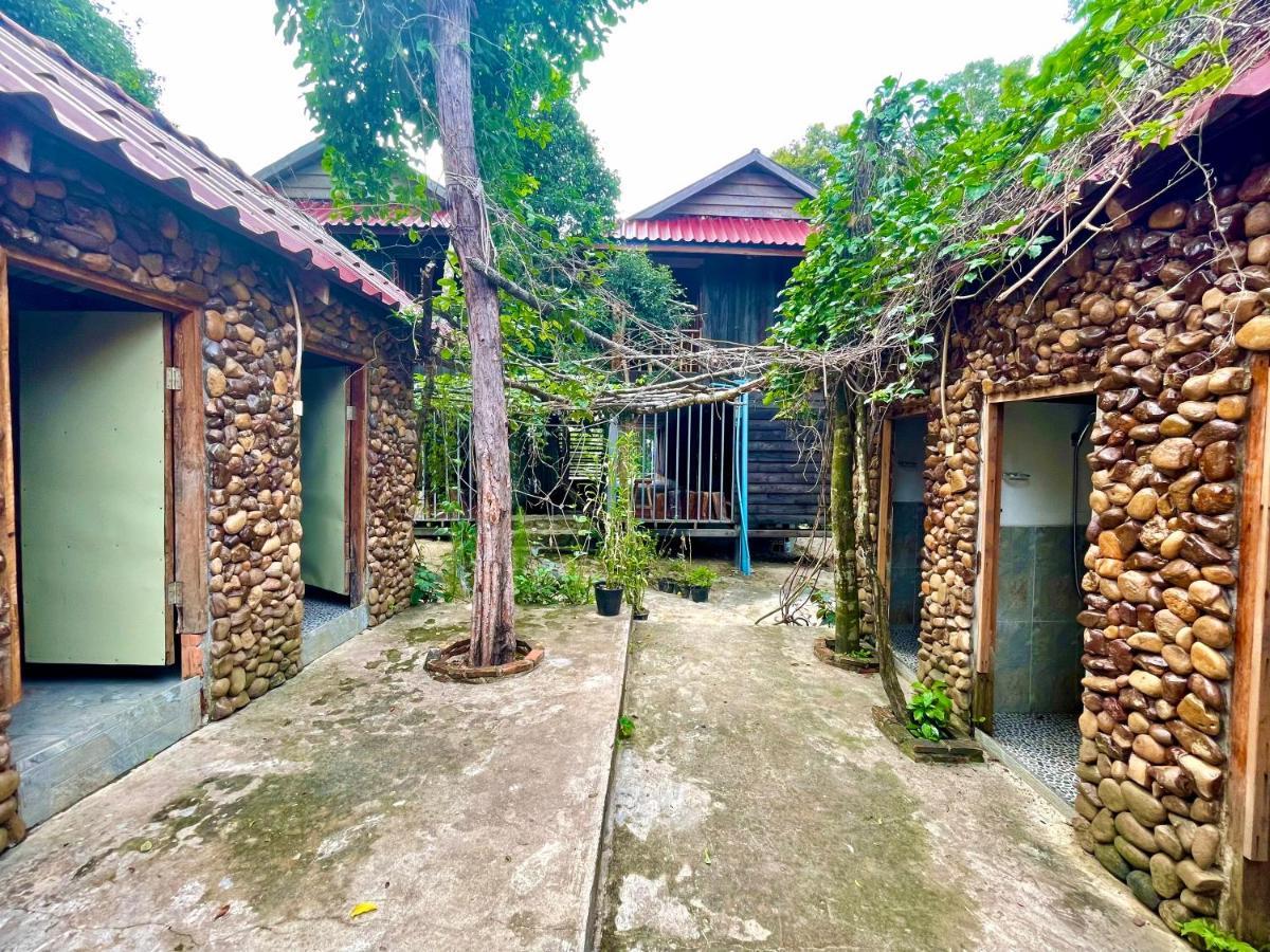 The Cliff Hostel, M'Pay Bay Ко Ронг Санлоем Екстериор снимка