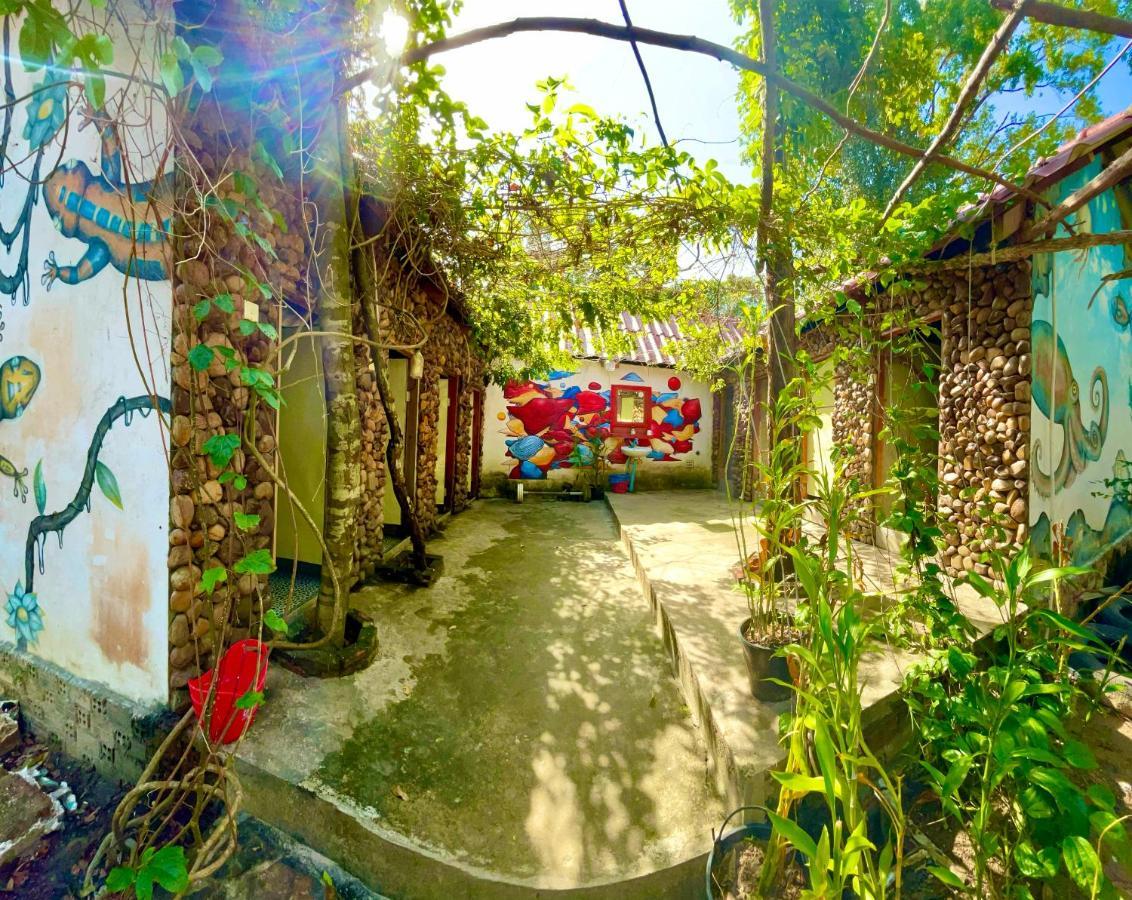 The Cliff Hostel, M'Pay Bay Ко Ронг Санлоем Екстериор снимка