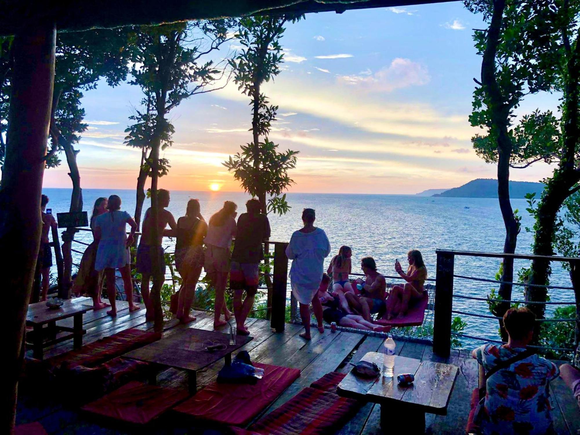 The Cliff Hostel, M'Pay Bay Ко Ронг Санлоем Екстериор снимка