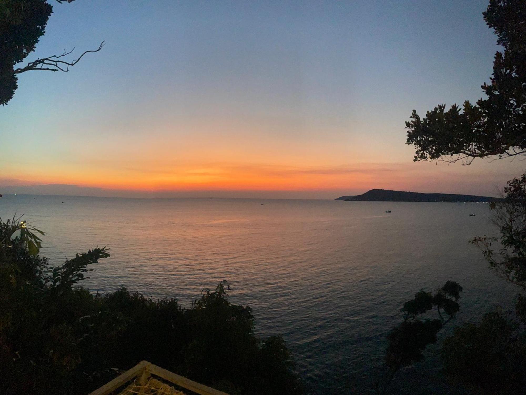 The Cliff Hostel, M'Pay Bay Ко Ронг Санлоем Екстериор снимка